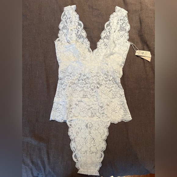 SOLD VIA INSTAGRAM - Picture 4 of 5